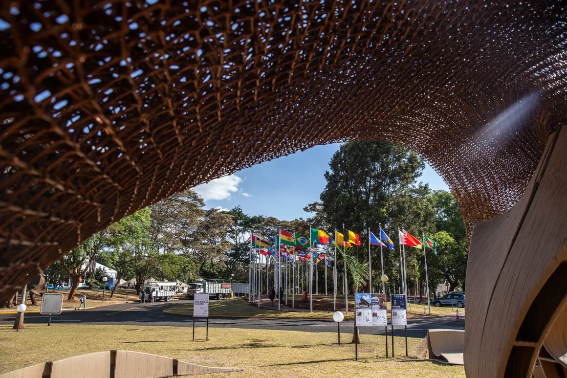 UNON Complex sculpture