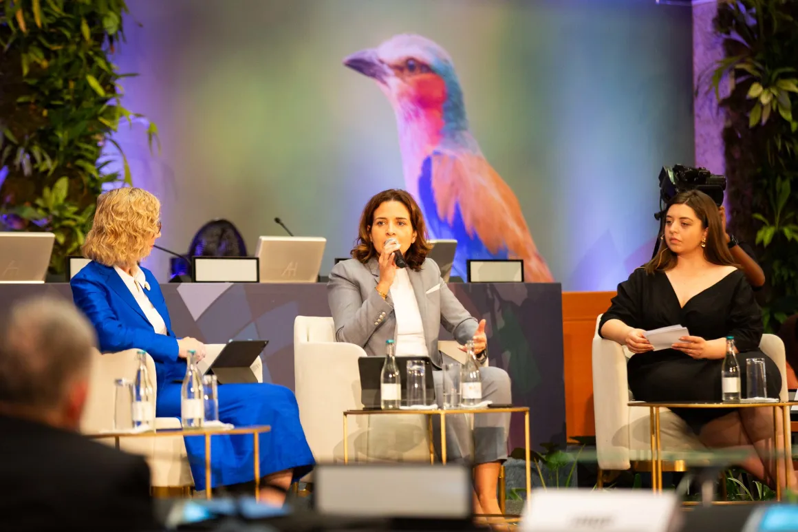 iisd-enbnatalia_mroz_unea6_29_february_2024.jpg Three people on stage