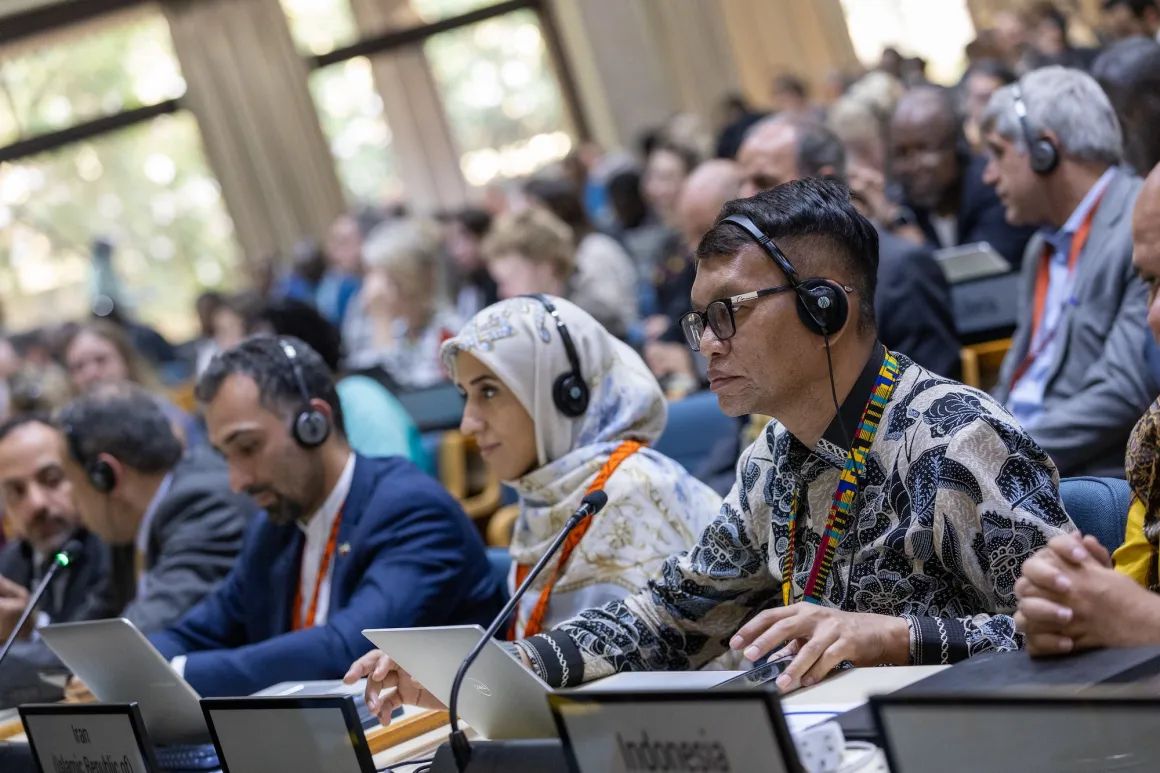 People in a conference listening with headphones on